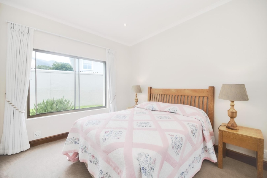 5 Bedroom Property for Sale in Fernkloof Estate Western Cape